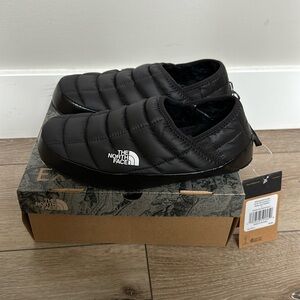 The North Face Thermoball Traction Mule V. Black size 9. New With Tags. NWT.
